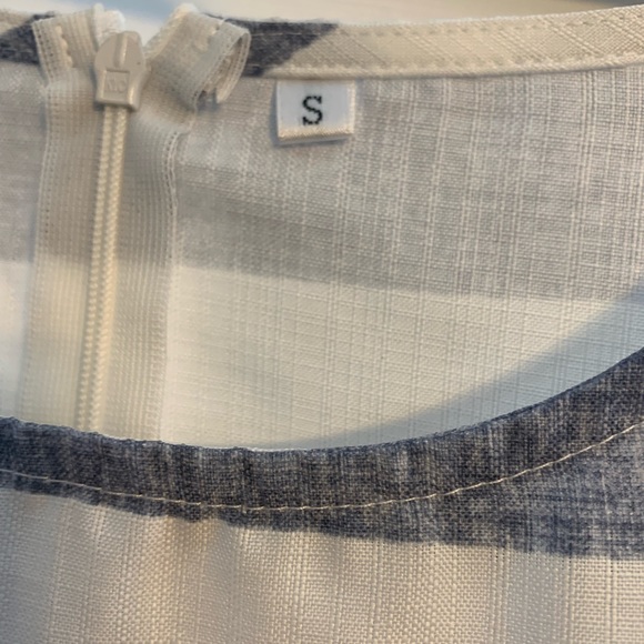 ❌SOLD❌ Boutique Romper blue and white striped NWOT Sz Small - Picture 5 of 8